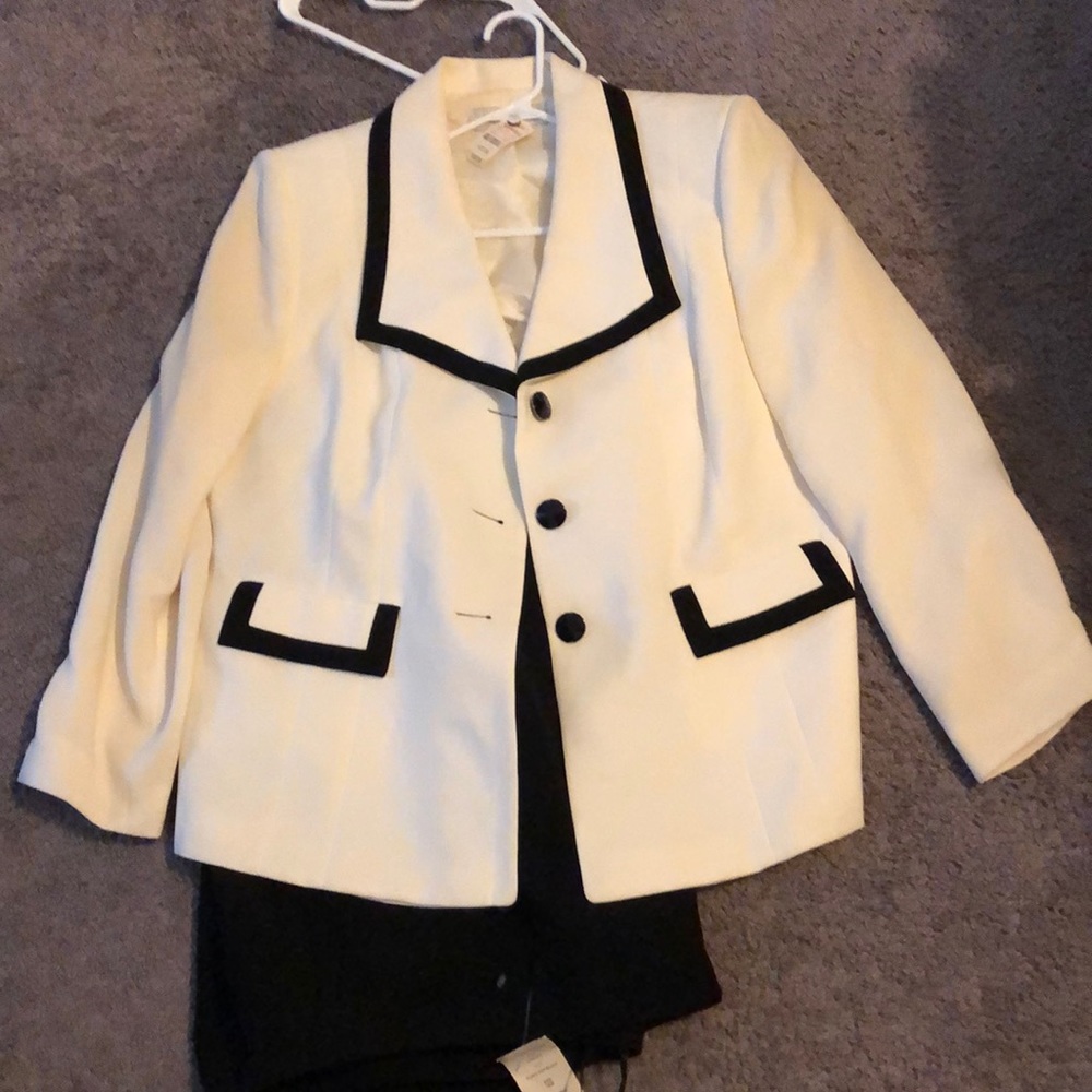 Tahari jacket and Pant Suite Set